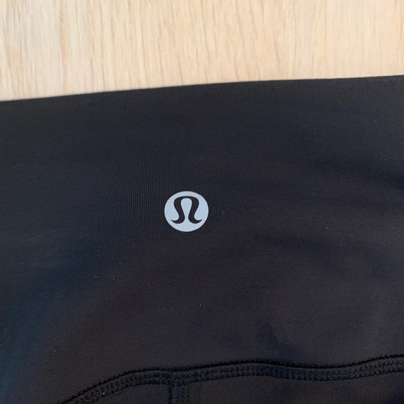 Lululemon 19” black crops with mesh detailing - Picture 8 of 8